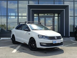 2018 Volkswagen Polo V Рестайлинг, белый, 799000 рублей, вид 3