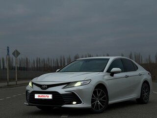 2021 Toyota Camry VIII (XV70) Рестайлинг, белый, 2890000 рублей, вид 1