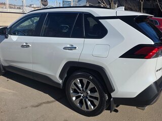 2019 Toyota RAV4 V (XA50), белый, 2900000 рублей, вид 3