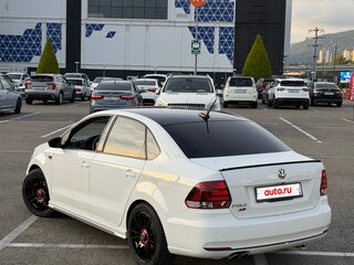 2018 Volkswagen Polo V Рестайлинг, белый, 1900000 рублей, вид 2