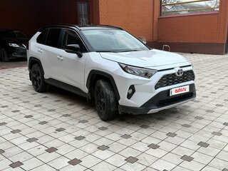 2022 Toyota RAV4 V (XA50), белый, 2680000 рублей, вид 2