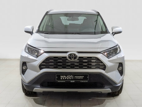 2021 Toyota RAV4 V (XA50), серебристый, 2690000 рублей, вид 2
