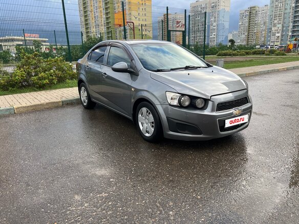 2013 Chevrolet Aveo II, серый, 550000 рублей