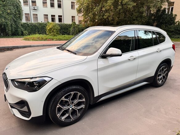 2020 BMW X1 18d xDrive II (F48) Рестайлинг, белый - вид 3