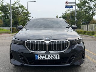 2024 BMW 5 серии 520i VIII (G60/G61/G68), синий, 5145000 рублей, вид 3
