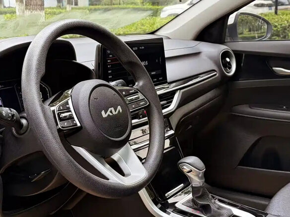 2021 Kia K3 II (China Market), белый, 1350000 рублей - вид 11