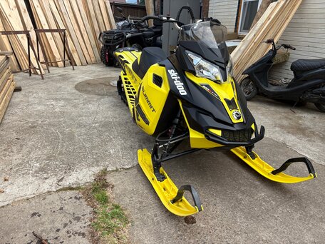 2015 BRP Ski-Doo Summit 800, жёлтый, 810000 рублей, вид 2
