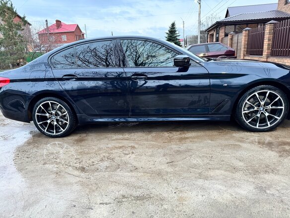 2020 BMW 5 серии 520d xDrive VII (G30/G31/G38), чёрный, 3199999 рублей - вид 3