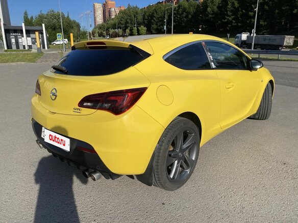 2011 Opel Astra GTC J Рестайлинг, жёлтый, 680000 рублей - вид 3