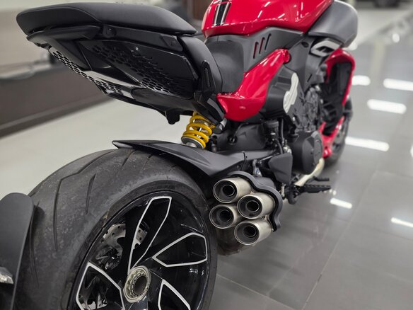 2022 Ducati Diavel V4, красный, 2349000 рублей - вид 13
