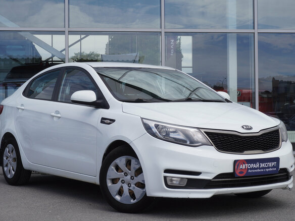 2015 Kia Rio III Рестайлинг, белый, 877000 рублей - вид 2