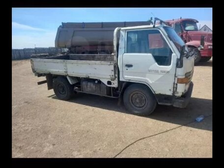 1993 Toyota Dyna, белый, 580000 рублей, вид 4
