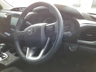 2024 Toyota Hilux VIII Рестайлинг 2, чёрный, 4400000 рублей, вид 4