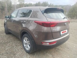 2017 Kia Sportage IV, коричневый, 1600000 рублей, вид 4