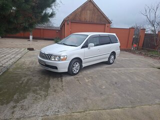 1999 Nissan Bassara, белый, 680000 рублей, вид 1