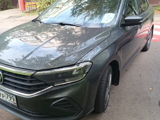 2021 Volkswagen Polo VI, серый, 1850000 рублей, вид 2