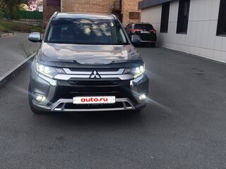 2019 Mitsubishi Outlander III Рестайлинг 3, серый, 2400000 рублей, вид 2