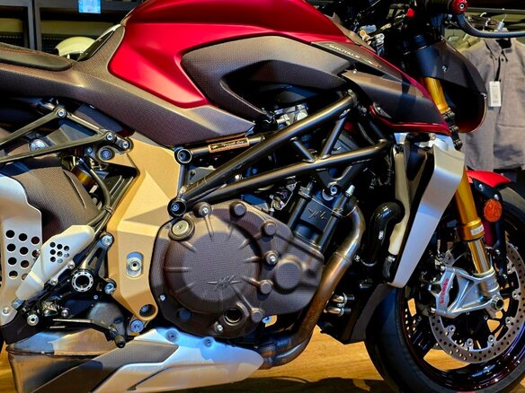 2019 MV Agusta Brutale 1000, красный, 3290000 рублей - вид 7