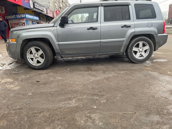 2007 Jeep Liberty (Patriot), серебристый, 700000 рублей - вид 3