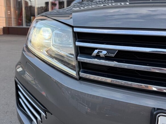 2016 Volkswagen Touareg II Рестайлинг, серый, 4000000 рублей - вид 1