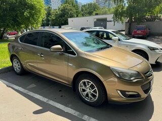 2013 Opel Astra J Рестайлинг, бежевый, 650000 рублей, вид 2
