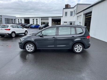 2022 Volkswagen Touran DSG7 II, серый, 3493400 рублей, вид 3