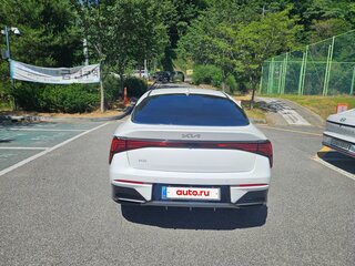 2023 Kia K5 LPi III Рестайлинг, белый, 2050000 рублей, вид 4