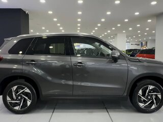 2025 Suzuki Vitara MHEV II Рестайлинг 2, серебристый, 3480000 рублей, вид 2
