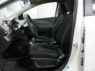 2015 Chevrolet Aveo II, белый, 548000 рублей, вид 3