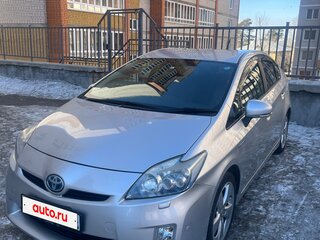 2010 Toyota Prius III (XW30), серебристый, 1190000 рублей, вид 1
