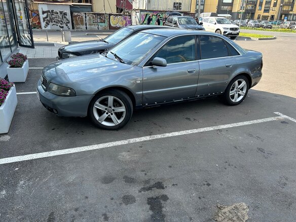 2000 Audi A4 I (B5) Рестайлинг, серый, 320000 рублей - вид 5