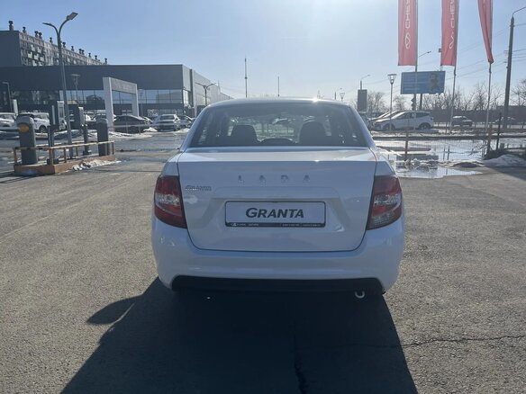2026 Lada (ВАЗ) Granta I Рестайлинг, белый - вид 3