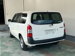 2018 Toyota Succeed I Рестайлинг, белый, 830000 рублей, вид 3