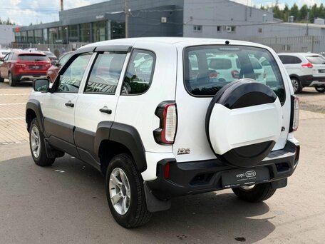 2024 Lada (ВАЗ) Niva Travel I, белый, 915400 рублей, вид 4