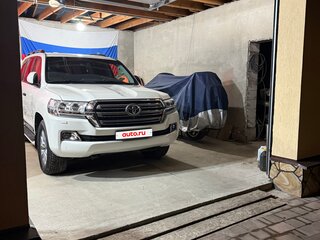 2015 Toyota Land Cruiser 200 Series Рестайлинг 2, белый, 6500000 рублей, вид 2