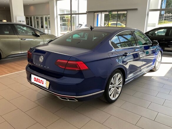 2020 Volkswagen Passat B8 Рестайлинг, синий, 2999999 рублей - вид 4