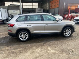 2022 Skoda Kodiaq I Рестайлинг, коричневый, 2600000 рублей, вид 4