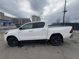 2020 Toyota Hilux VIII Рестайлинг 2, белый, 5150000 рублей, вид 2