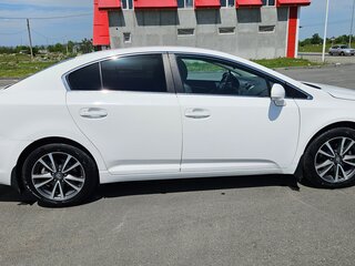 2011 Toyota Avensis III Рестайлинг, белый, 1400000 рублей, вид 4