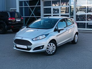 2016 Ford Fiesta Mk6 Рестайлинг, серебристый, 840000 рублей, вид 1