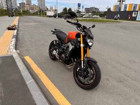 2014 Yamaha MT-09 (FZ-09), оранжевый, 749900 рублей, вид 4
