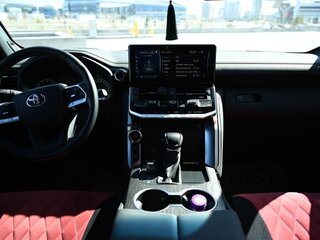 2021 Toyota Land Cruiser 300 Series, белый, 10100000 рублей, вид 5