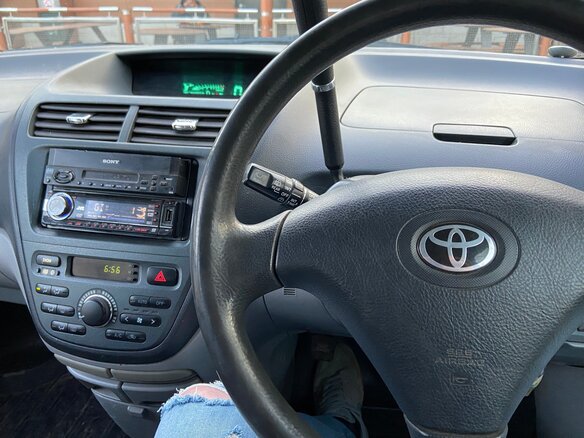 2000 Toyota Opa I, красный - вид 9