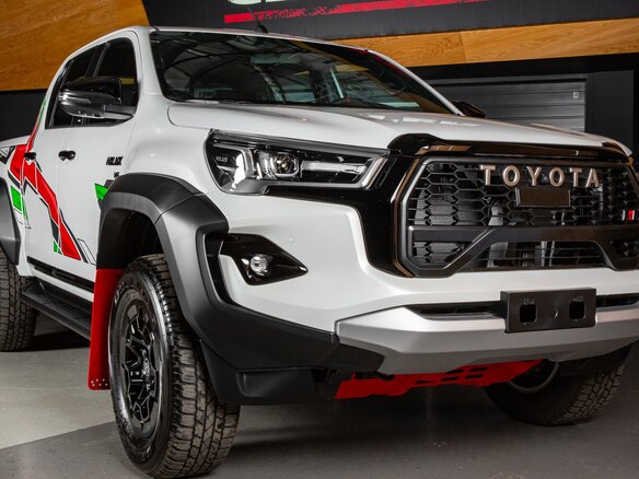 2025 Toyota Hilux VIII Рестайлинг 2, белый - вид 1