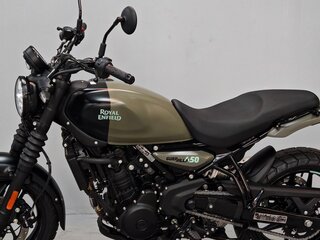 2026 Royal Enfield Guerrilla 450, зелёный, 559000 рублей, вид 3