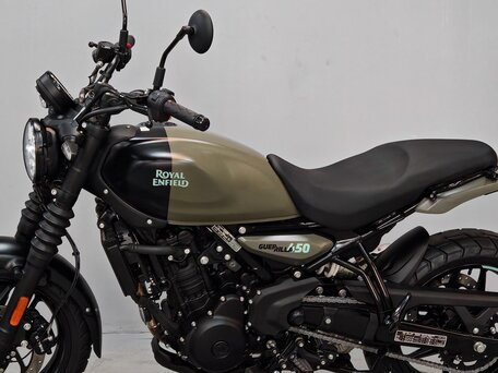 2026 Royal Enfield Guerrilla 450, зелёный, 559000 рублей, вид 3