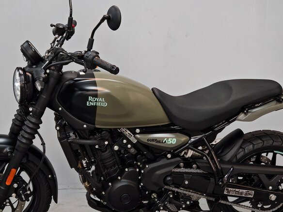 2026 Royal Enfield Guerrilla 450, зелёный, 559000 рублей - вид 2