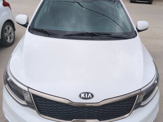 2015 Kia Rio III Рестайлинг, белый, 1100000 рублей, вид 3