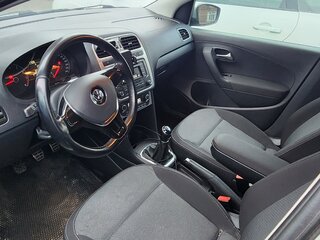 2015 Volkswagen Polo V Рестайлинг, серебристый, 1150000 рублей, вид 4