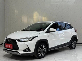 2022 Toyota Yaris L X XP150 Рестайлинг, белый, 1040000 рублей, вид 3